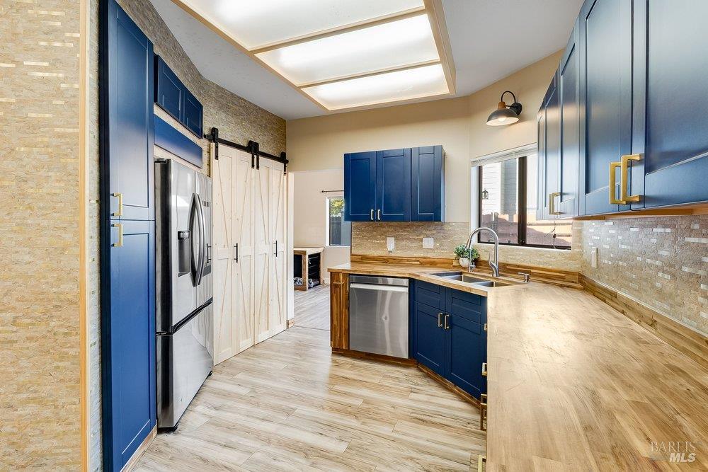 Detail Gallery Image 25 of 88 For 821 Saddle Horn Trl, Vacaville,  CA 95687 - 3 Beds | 3 Baths