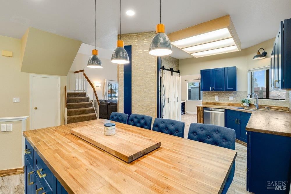 Detail Gallery Image 37 of 88 For 821 Saddle Horn Trl, Vacaville,  CA 95687 - 3 Beds | 3 Baths