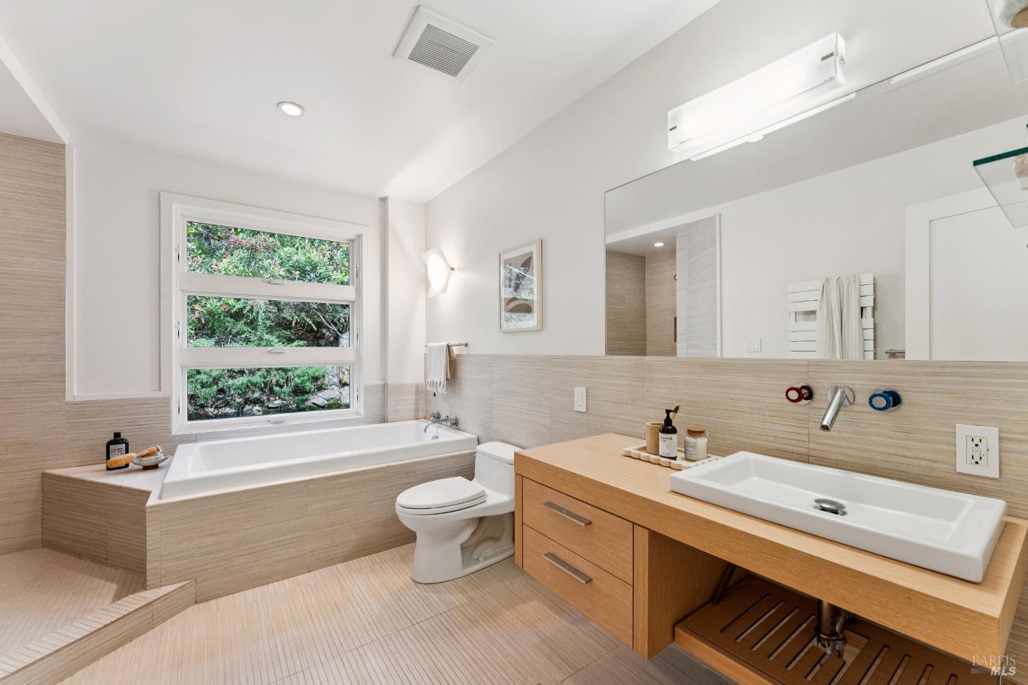 Detail Gallery Image 28 of 65 For 123 Almenar Dr, Greenbrae,  CA 94904 - 3 Beds | 3 Baths