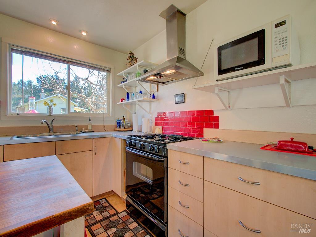 Detail Gallery Image 8 of 52 For 14100 Prairie Way, Mendocino,  CA 95460 - 2 Beds | 2 Baths