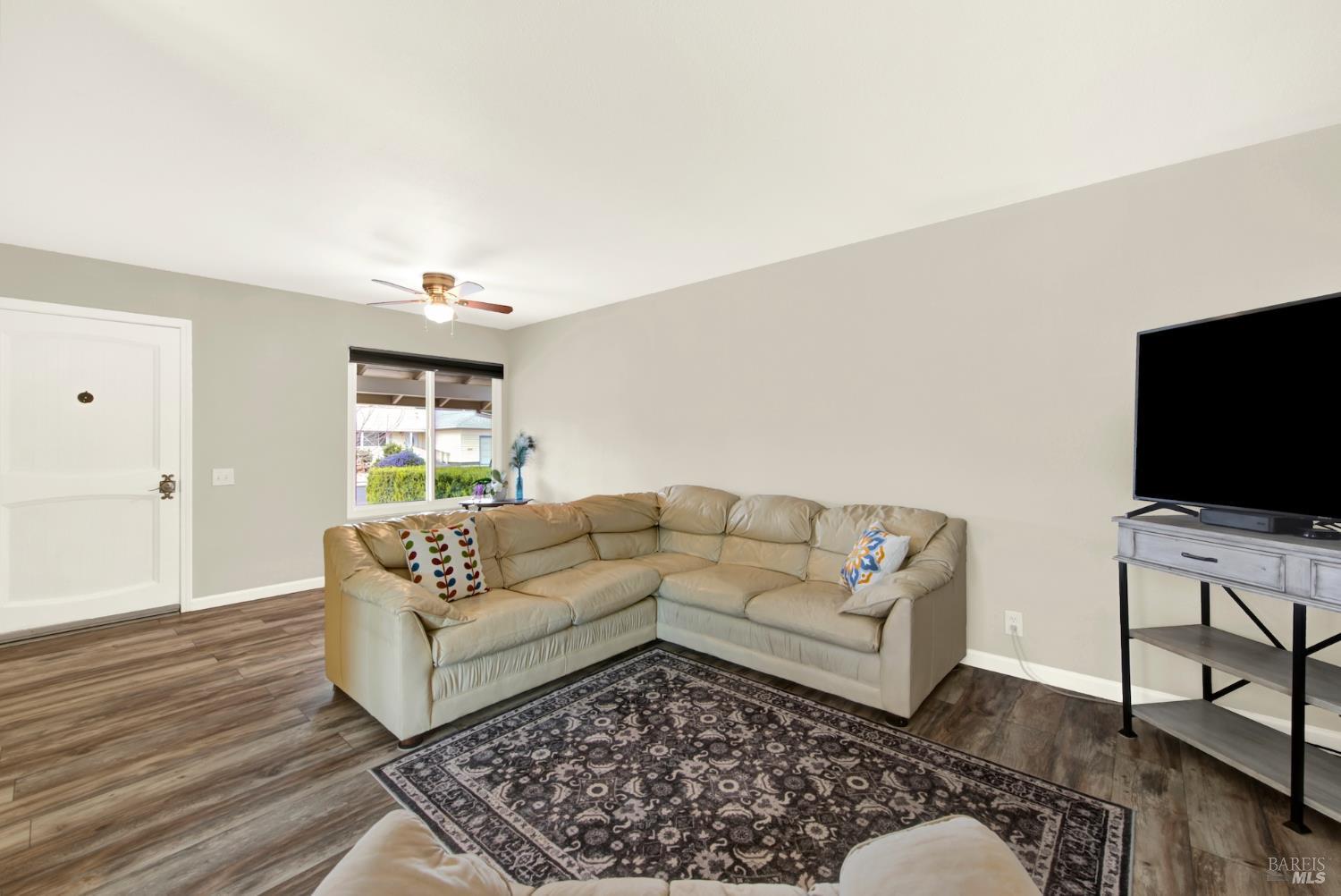 Detail Gallery Image 9 of 41 For 129 Carlsbad Cir, Vacaville,  CA 95687 - 2 Beds | 1 Baths