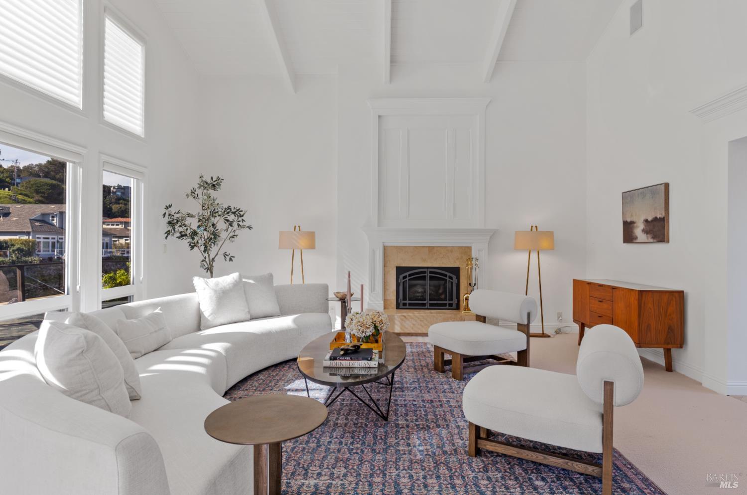 Detail Gallery Image 13 of 42 For 217 Jamaica St, Tiburon,  CA 94920 - 4 Beds | 2/1 Baths