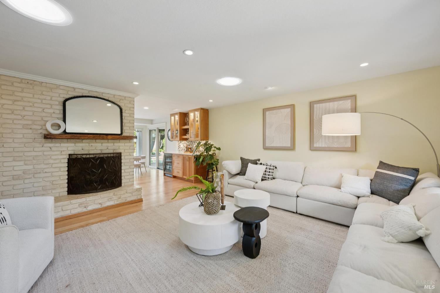 Detail Gallery Image 5 of 53 For 1222 Apple Tree Ct, Sonoma,  CA 95476 - 3 Beds | 3 Baths