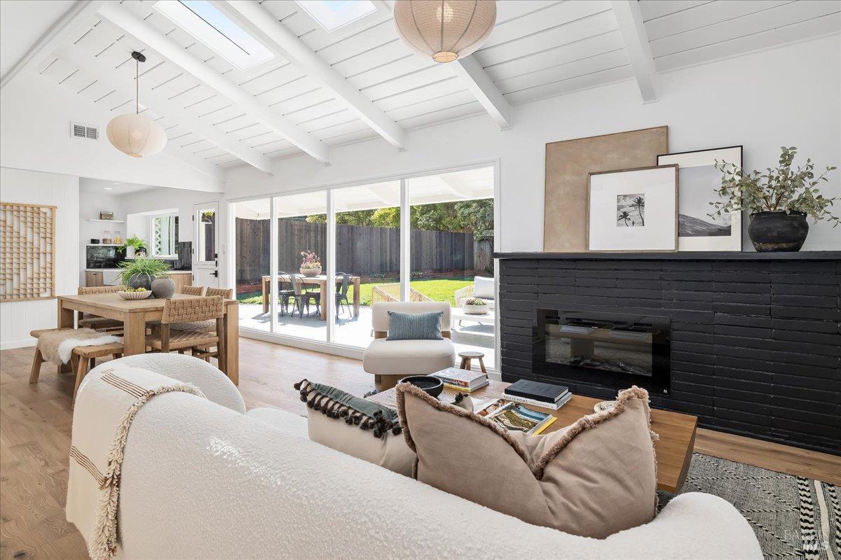 Detail Gallery Image 8 of 26 For 265 Cardinal Rd, Mill Valley,  CA 94941 - 3 Beds | 1 Baths