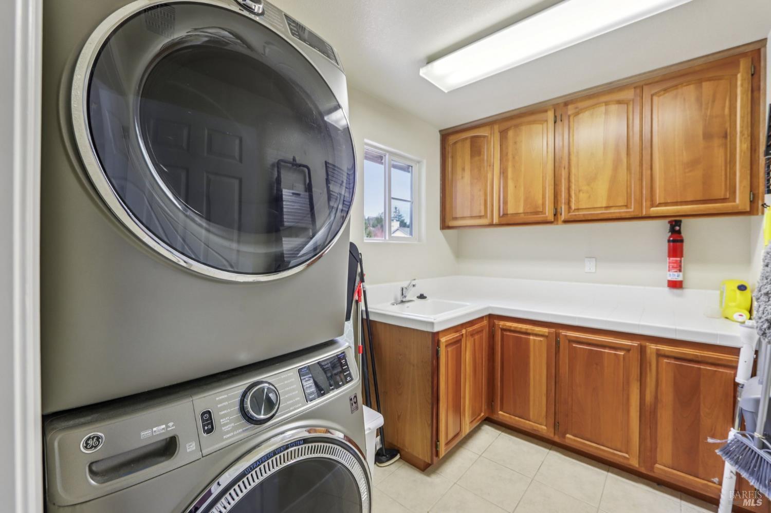 Detail Gallery Image 12 of 44 For 1444 Great Heron Dr, Santa Rosa,  CA 95409 - 4 Beds | 3 Baths