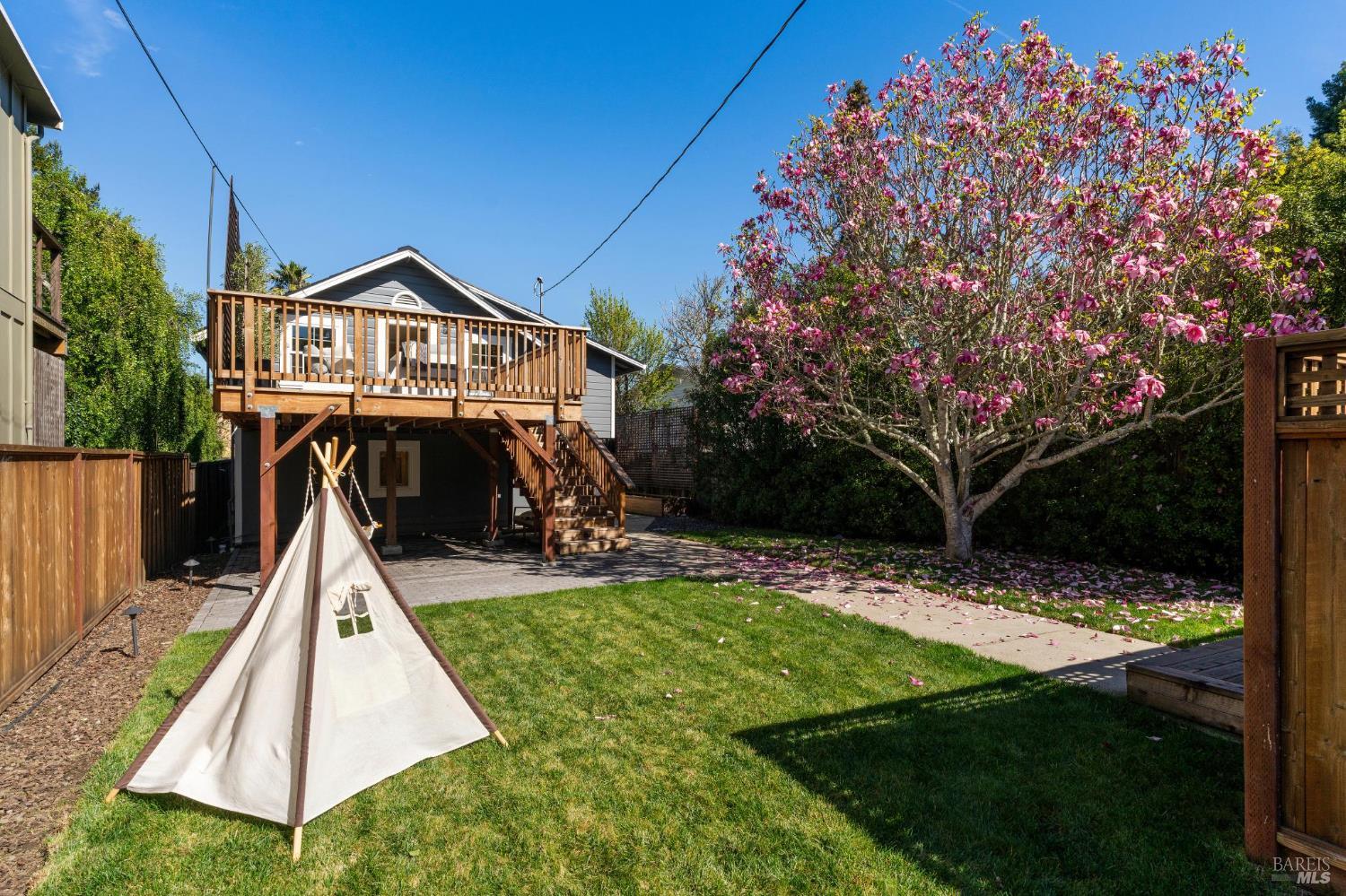 Detail Gallery Image 4 of 28 For 597 Ethel Ave, Mill Valley,  CA 94941 - 3 Beds | 2 Baths