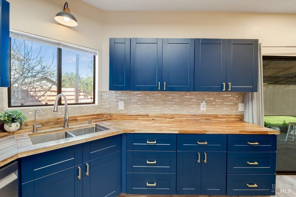 Detail Gallery Image 23 of 88 For 821 Saddle Horn Trl, Vacaville,  CA 95687 - 3 Beds | 3 Baths