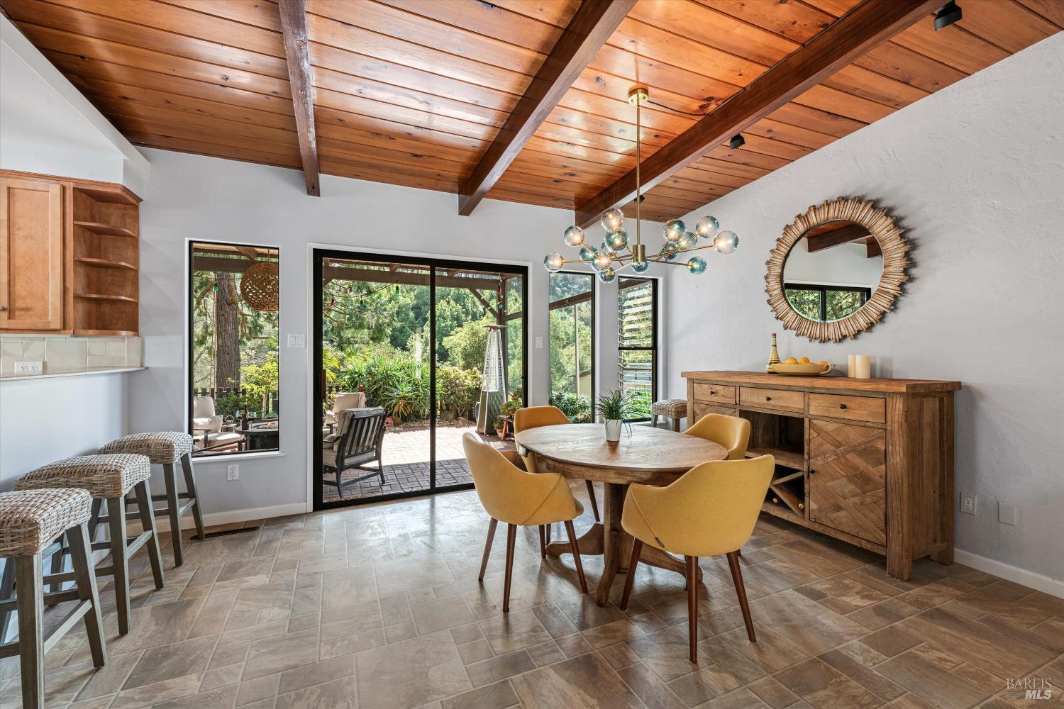 Detail Gallery Image 10 of 37 For 3990 Fairway Ave, Oakland,  CA 94605 - 2 Beds | 2 Baths