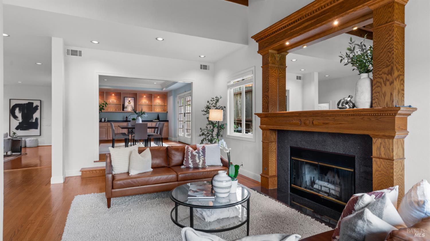 Detail Gallery Image 4 of 62 For 723 Alice St, Novato,  CA 94945 - 5 Beds | 2/1 Baths