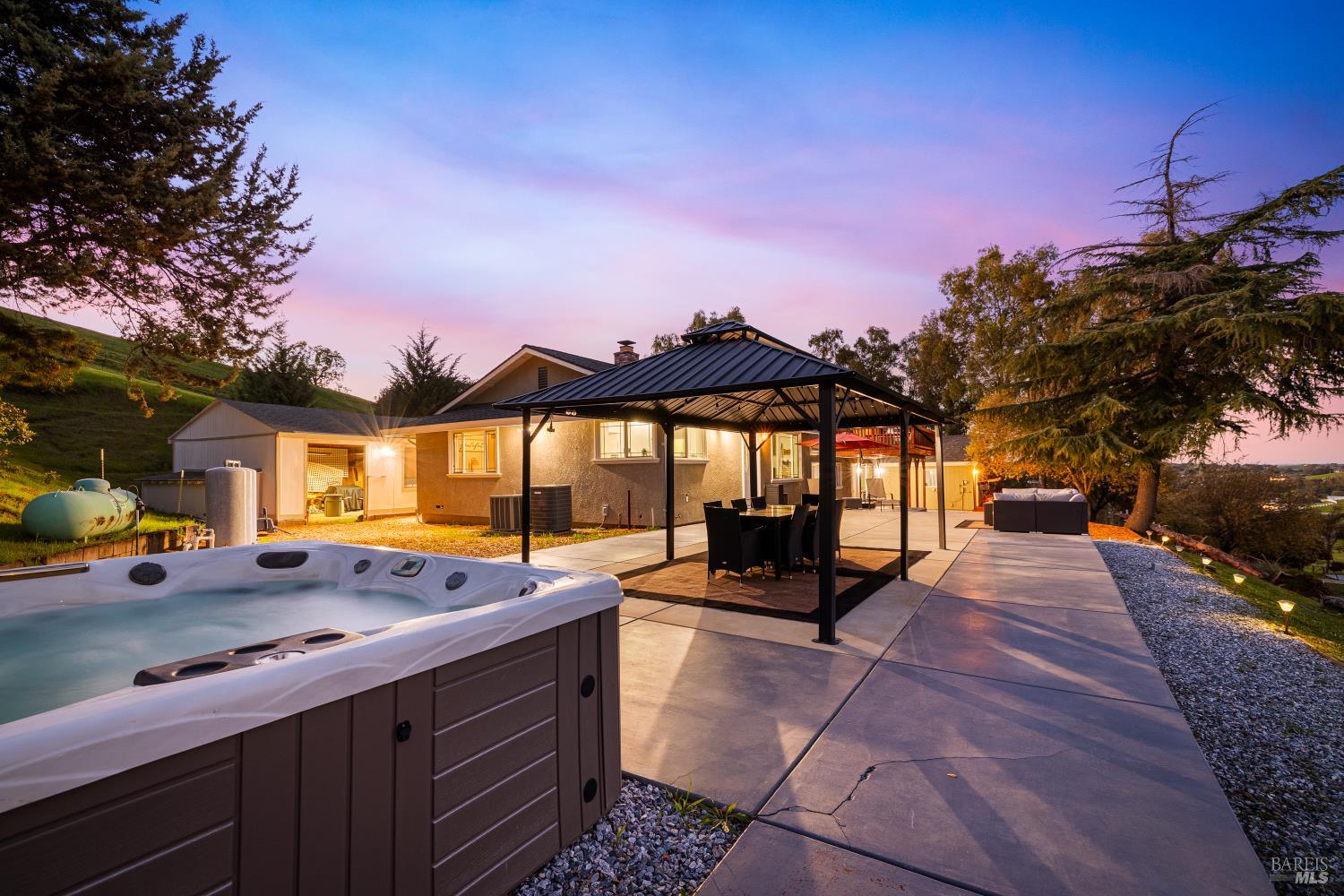 Detail Gallery Image 12 of 98 For 7413 English Hills Rd, Vacaville,  CA 95688 - 7 Beds | 4/1 Baths