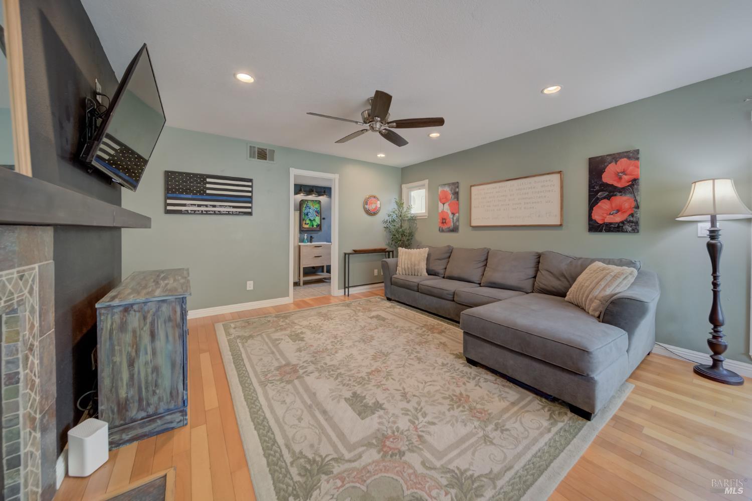 Detail Gallery Image 11 of 29 For 267 Sunridge Way, Vacaville,  CA 95688 - 4 Beds | 2/1 Baths