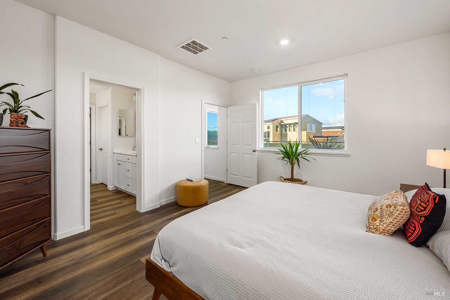 Detail Gallery Image 30 of 39 For 540 Sapphire St, Petaluma,  CA 94952 - 3 Beds | 2/1 Baths