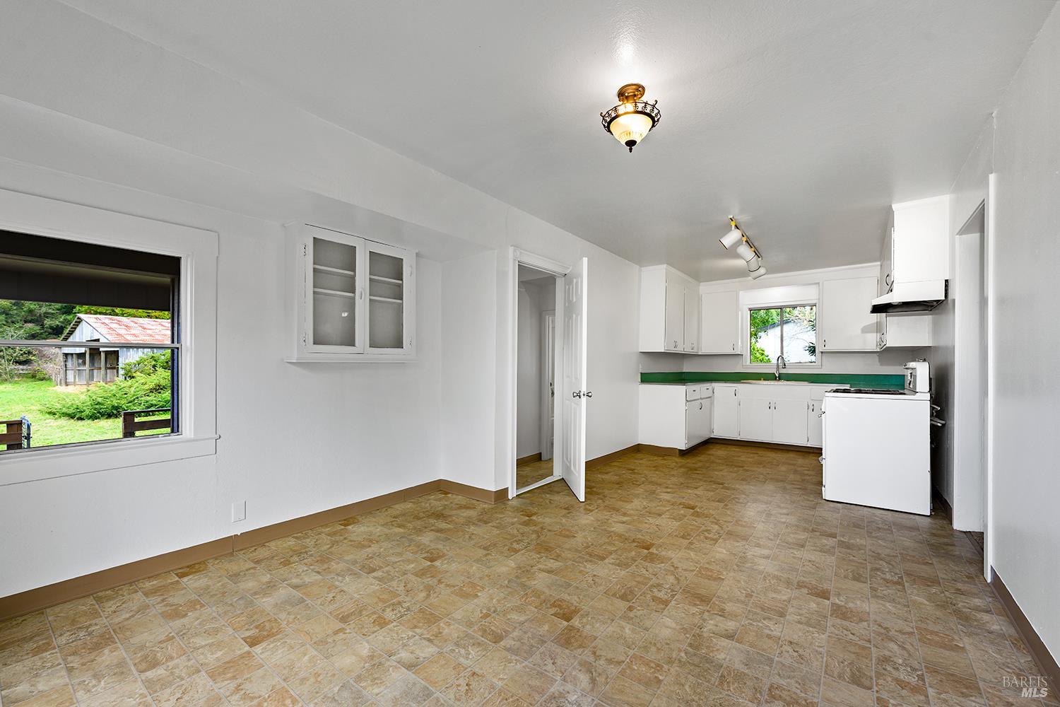 Detail Gallery Image 21 of 36 For 8400 Blackney Rd, Sebastopol,  CA 95472 - 2 Beds | 1 Baths