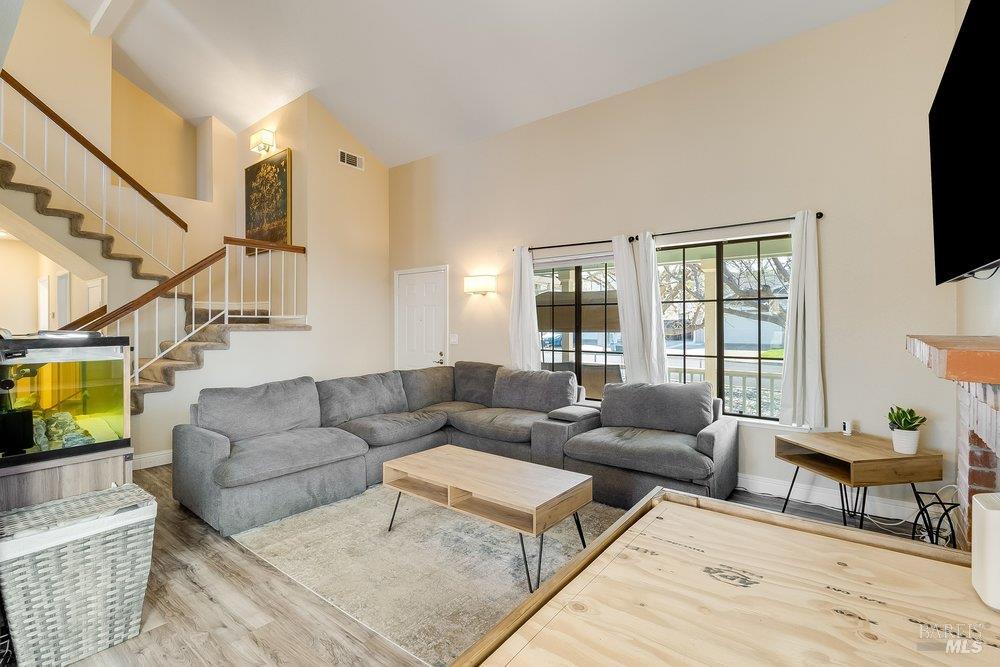 Detail Gallery Image 16 of 88 For 821 Saddle Horn Trl, Vacaville,  CA 95687 - 3 Beds | 3 Baths