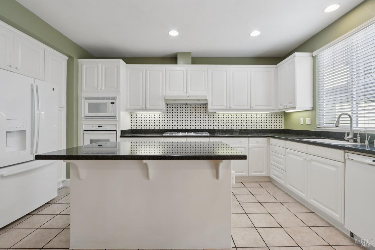 Detail Gallery Image 13 of 44 For 3287 Von Uhlit Ranch Rd, Napa,  CA 94558 - 3 Beds | 2/1 Baths