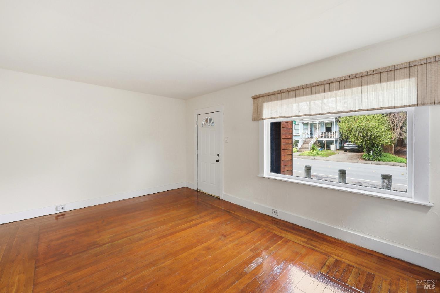 Detail Gallery Image 6 of 33 For 220 Carrillo St, Santa Rosa,  CA 95401 - 2 Beds | 1 Baths