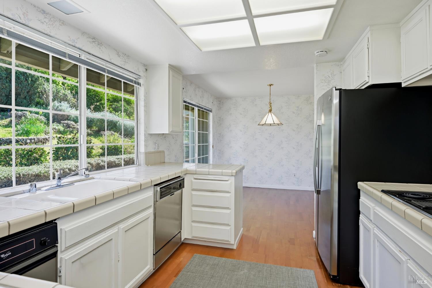 Detail Gallery Image 24 of 63 For 437 Crestridge Pl, Santa Rosa,  CA 95409 - 3 Beds | 2/1 Baths