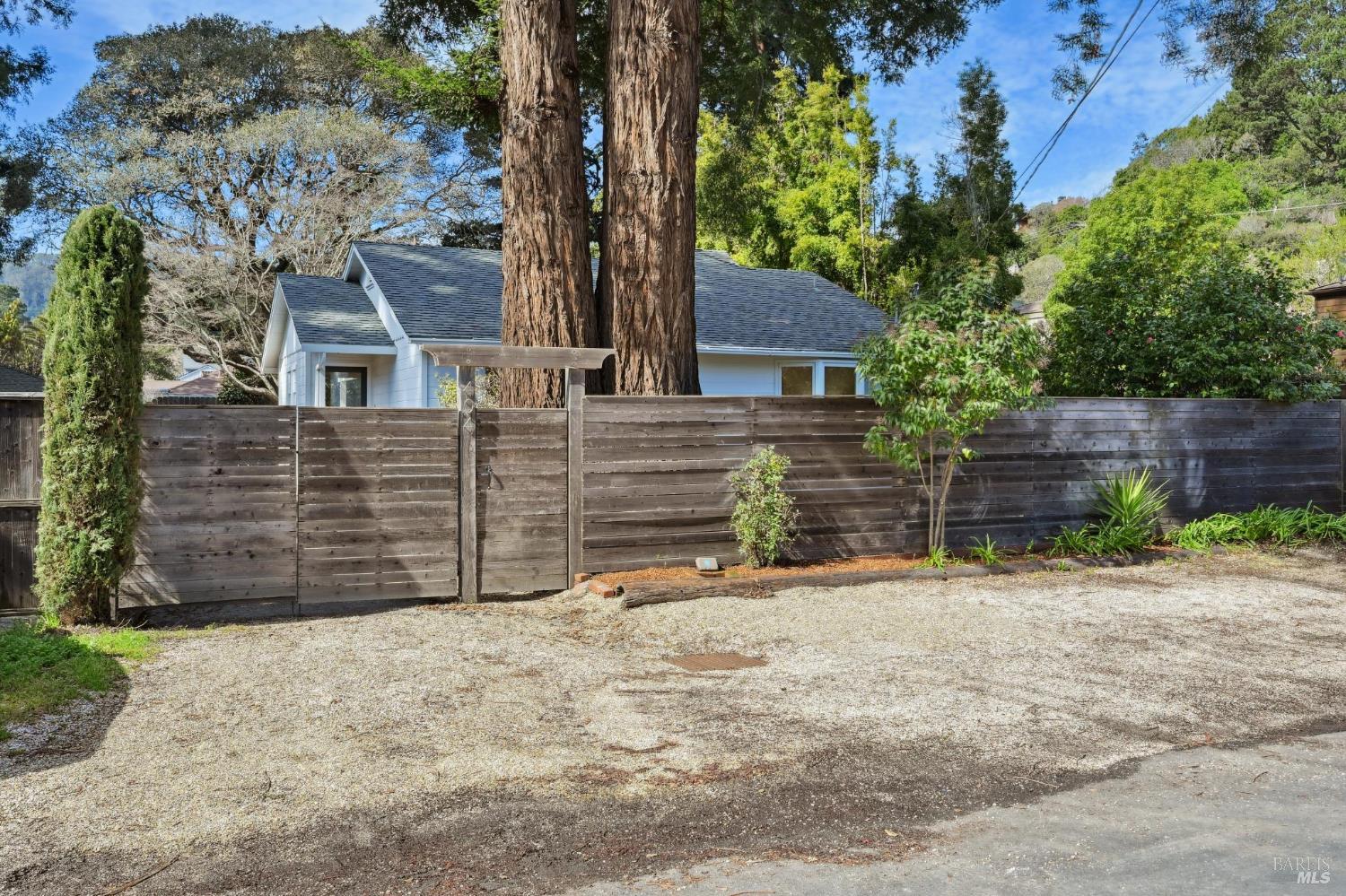 Detail Gallery Image 40 of 43 For 404 Spruce St, Mill Valley,  CA 94941 - 3 Beds | 2 Baths