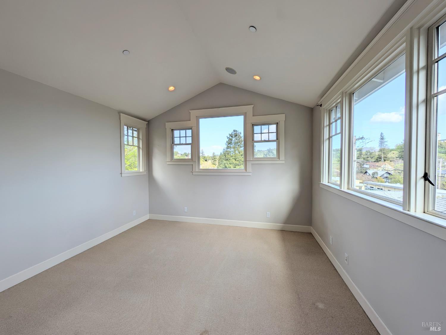 Detail Gallery Image 30 of 41 For 115 Sunnyside Ave, San Anselmo,  CA 94960 - 4 Beds | 3/1 Baths