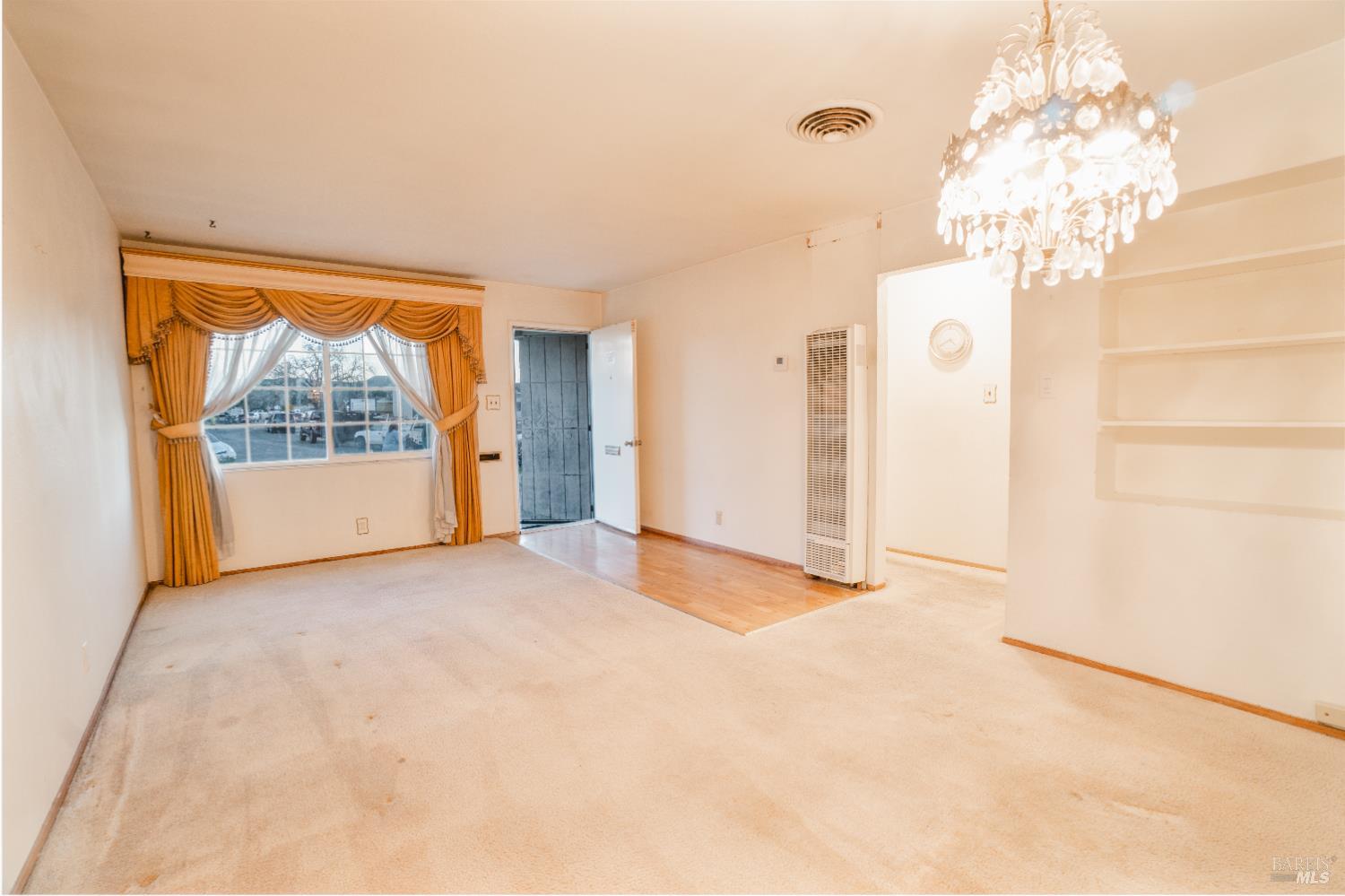 Detail Gallery Image 4 of 22 For 901 Carpino Ave, Pittsburg,  CA 94565 - 3 Beds | 1 Baths