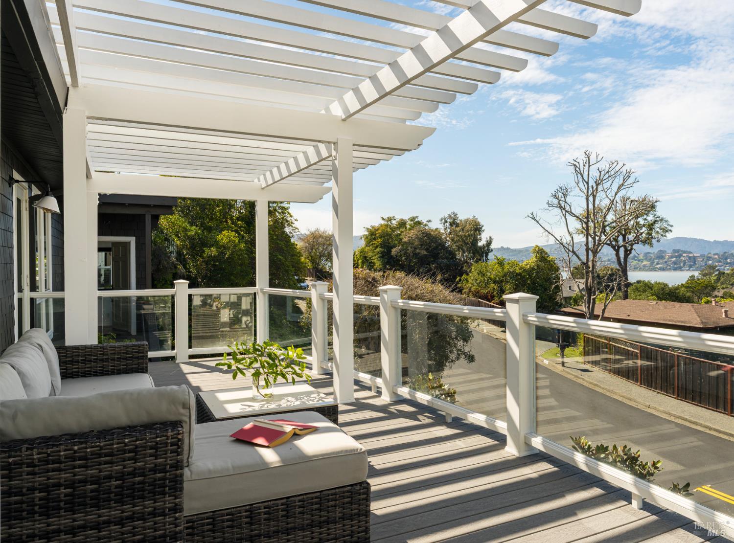 Detail Gallery Image 12 of 22 For 641 Hilary Dr, Tiburon,  CA 94920 - 4 Beds | 2/1 Baths