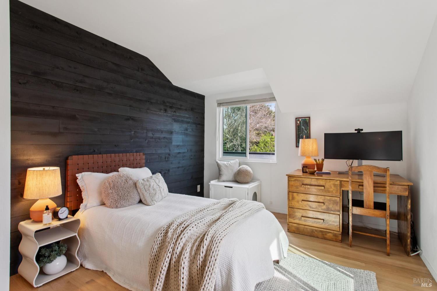 Detail Gallery Image 25 of 33 For 18 Dunlin Ct, San Rafael,  CA 94903 - 2 Beds | 1/1 Baths