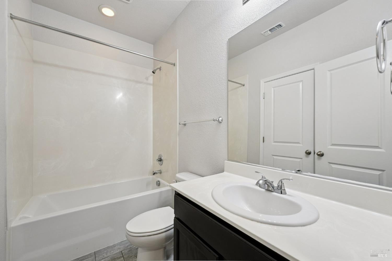 Detail Gallery Image 19 of 61 For 5291 Finkas Ln, Fairfield,  CA 94533 - 4 Beds | 3 Baths