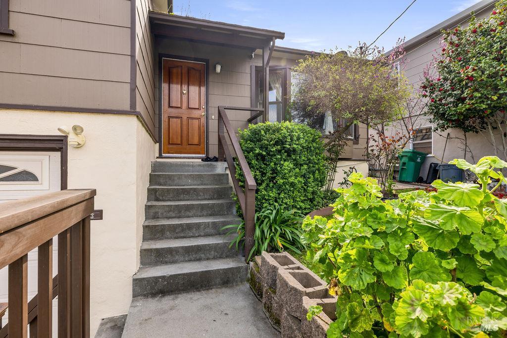 Detail Gallery Image 4 of 30 For 903 Jones Ct, Pinole,  CA 94564 - 2 Beds | 1/1 Baths