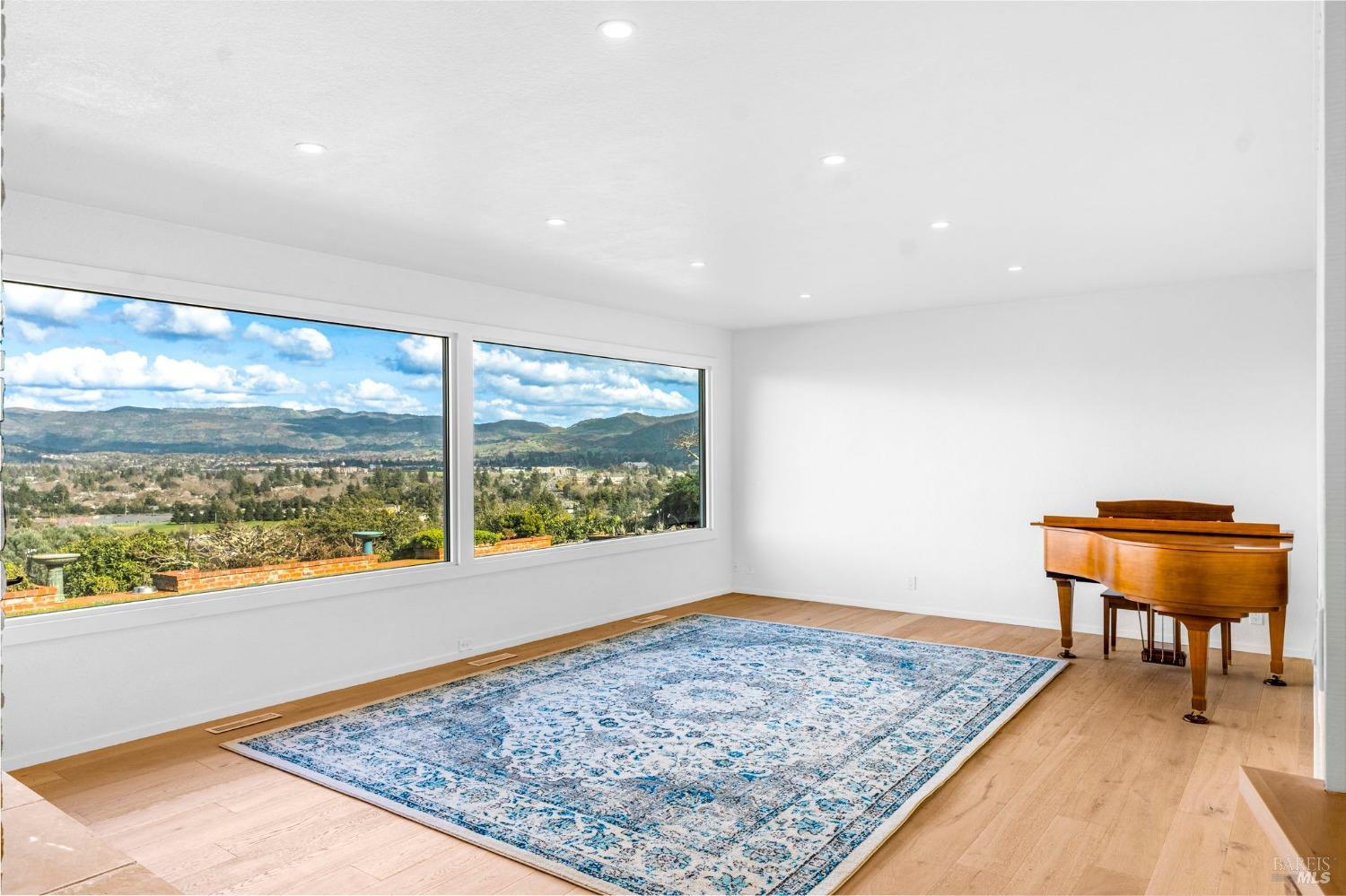 Detail Gallery Image 14 of 92 For 631 Casswall St, Napa,  CA 94558 - 7 Beds | 5/2 Baths