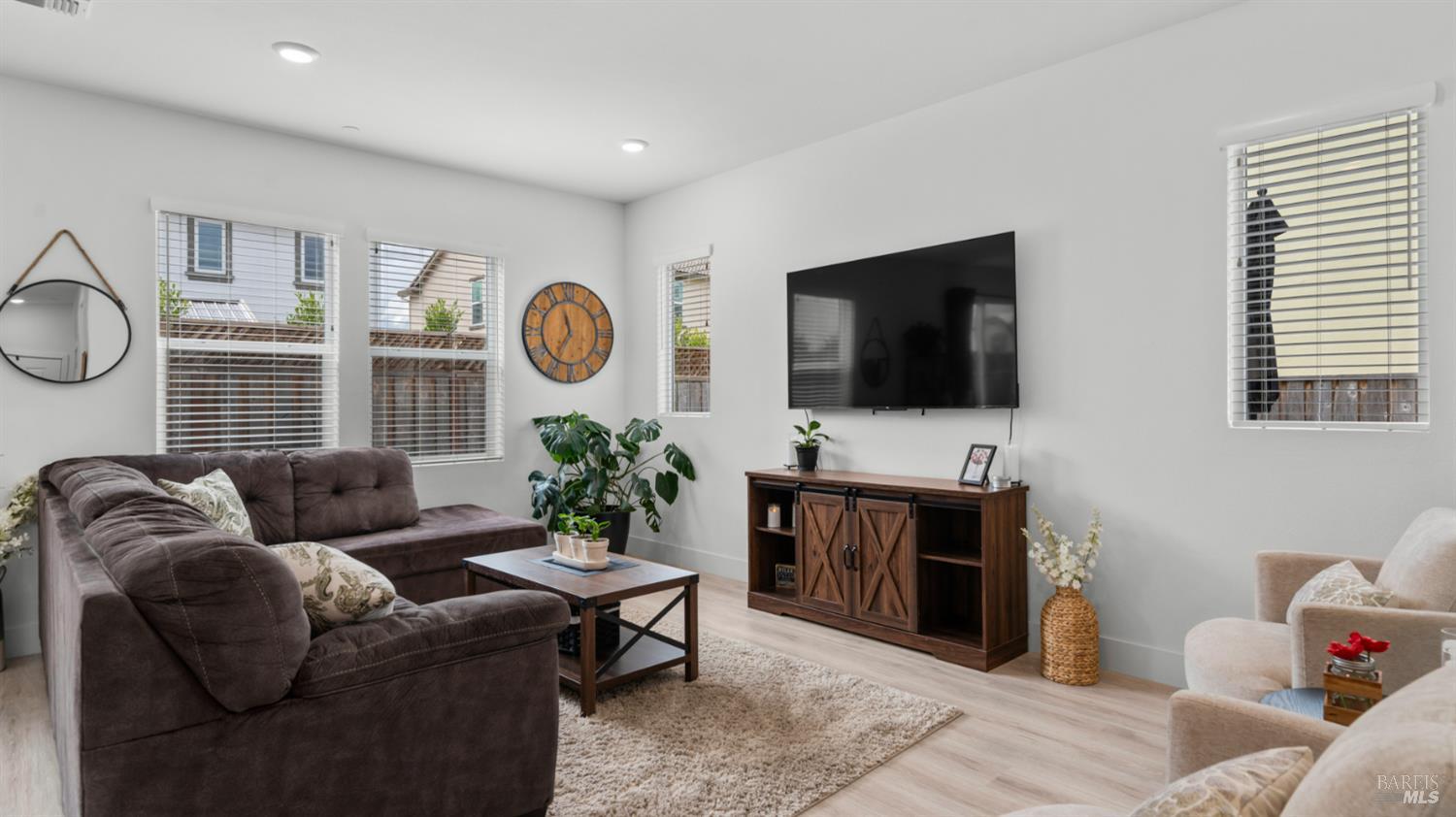 Detail Gallery Image 9 of 47 For 6083 Oak Leaf Pl, Rohnert Park,  CA 94928 - 4 Beds | 2/1 Baths