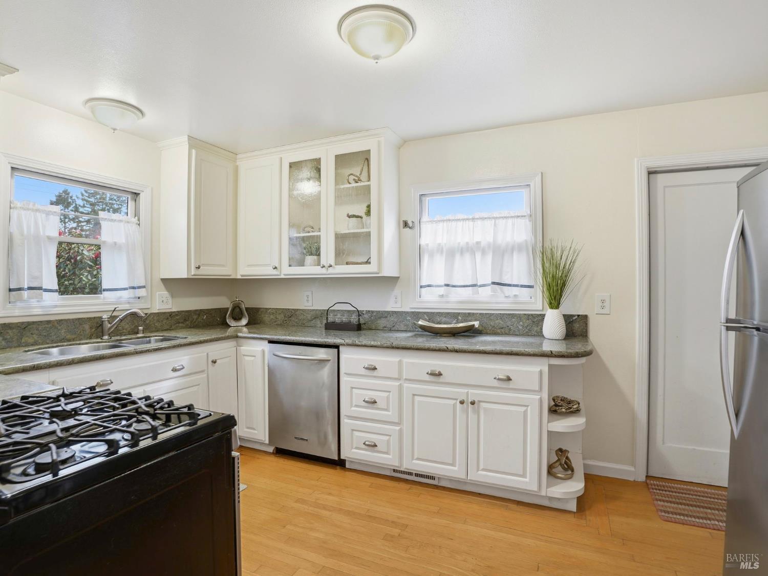 Detail Gallery Image 14 of 36 For 1810 Leonard Ave, Santa Rosa,  CA 95405 - 2 Beds | 1 Baths