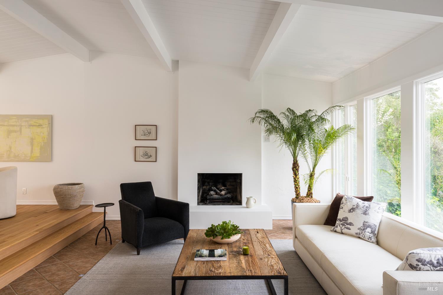 Detail Gallery Image 2 of 22 For 641 Hilary Dr, Tiburon,  CA 94920 - 4 Beds | 2/1 Baths