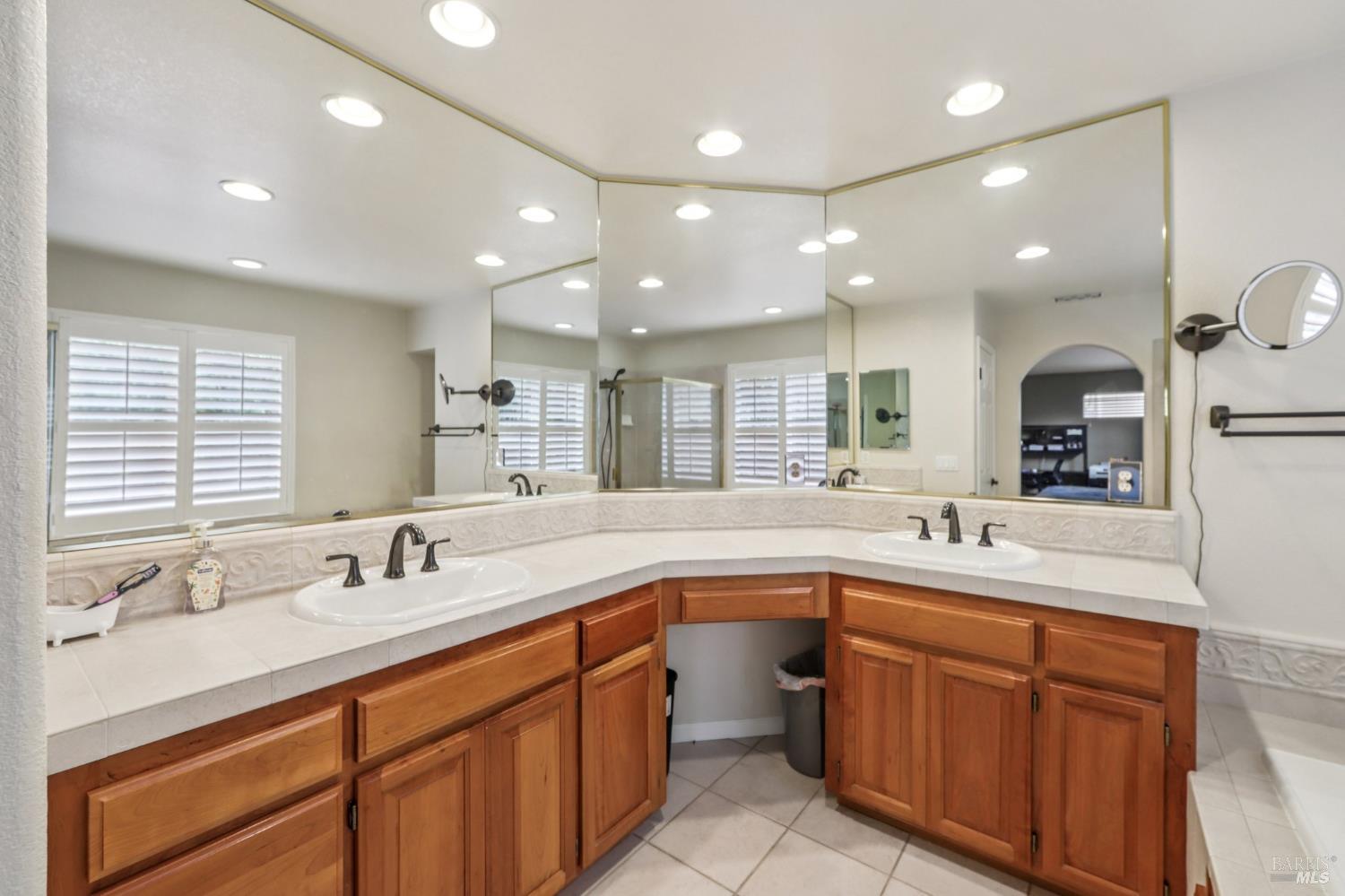 Detail Gallery Image 16 of 44 For 1444 Great Heron Dr, Santa Rosa,  CA 95409 - 4 Beds | 3 Baths