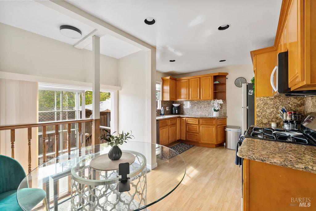 Detail Gallery Image 8 of 30 For 903 Jones Ct, Pinole,  CA 94564 - 2 Beds | 1/1 Baths