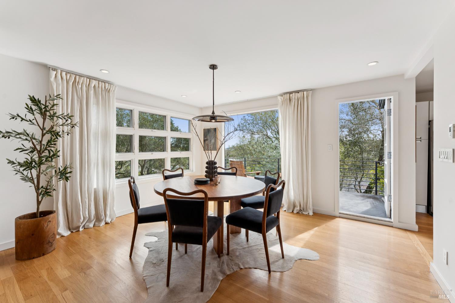 Detail Gallery Image 9 of 65 For 123 Almenar Dr, Greenbrae,  CA 94904 - 3 Beds | 3 Baths