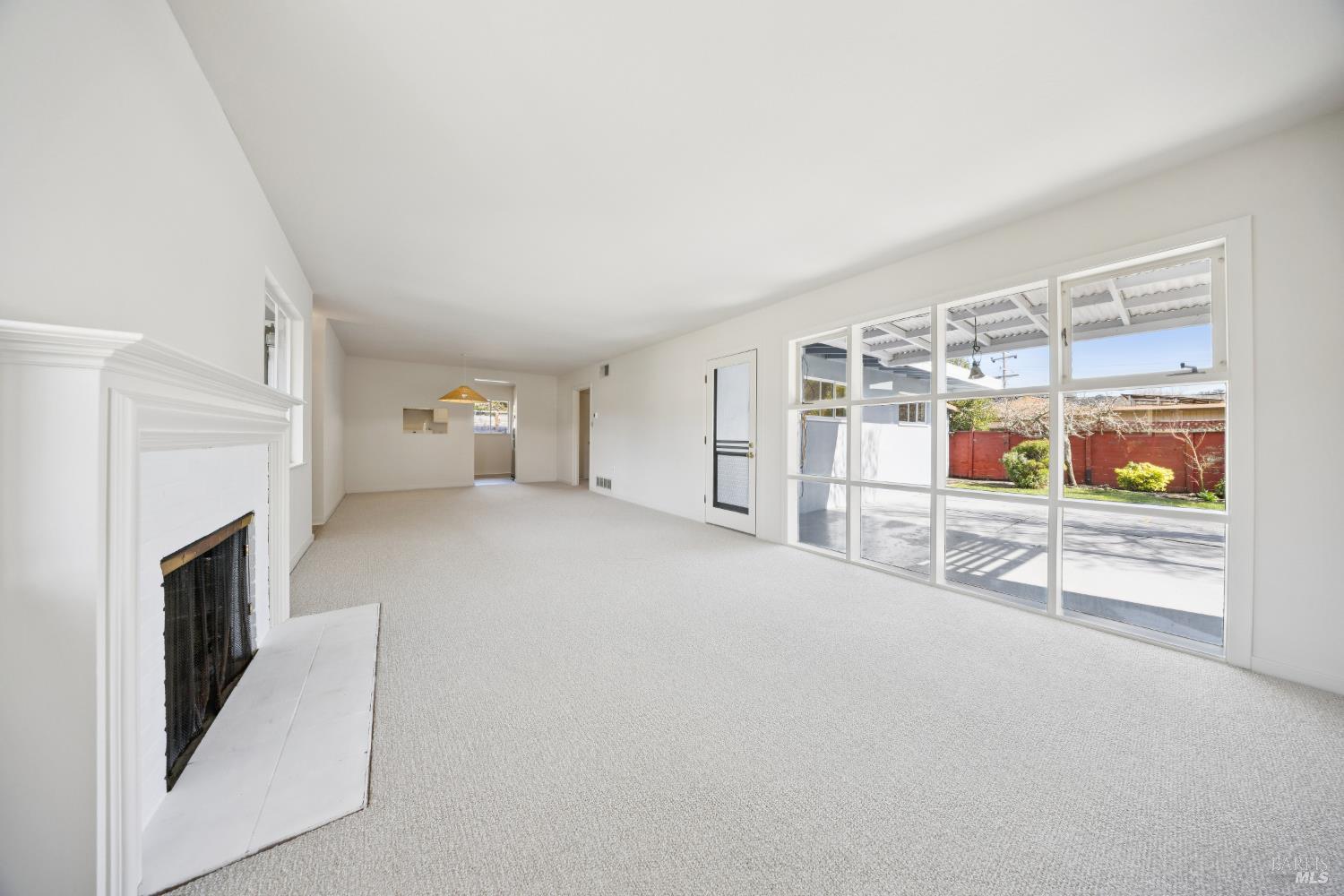 Detail Gallery Image 9 of 39 For 10 Somerset Ln, Mill Valley,  CA 94941 - 3 Beds | 2 Baths