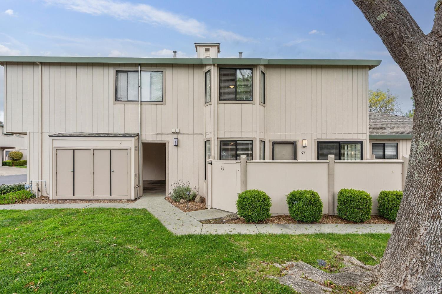 Detail Gallery Image 24 of 26 For 95 Dockside Cir, San Rafael,  CA 94903 - 2 Beds | 1 Baths