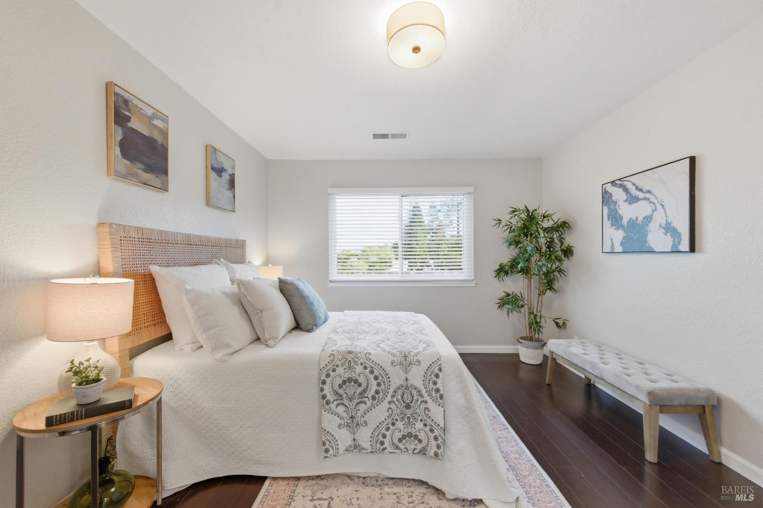 Detail Gallery Image 20 of 26 For 74 Hector Ln, Novato,  CA 94949 - 2 Beds | 1 Baths