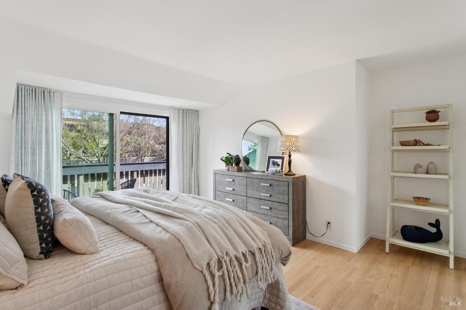 Detail Gallery Image 21 of 33 For 18 Dunlin Ct, San Rafael,  CA 94903 - 2 Beds | 1/1 Baths