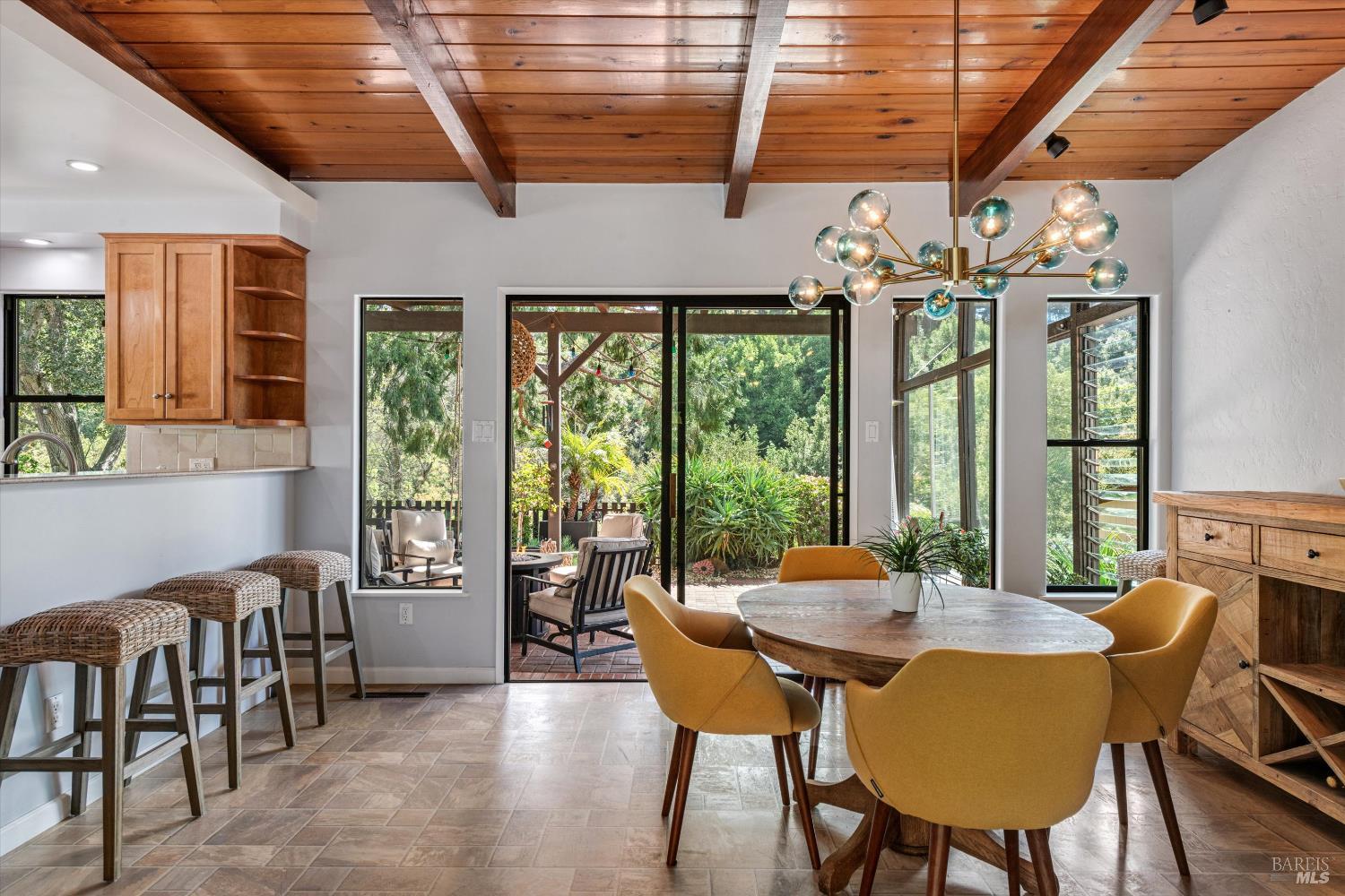 Detail Gallery Image 9 of 37 For 3990 Fairway Ave, Oakland,  CA 94605 - 2 Beds | 2 Baths