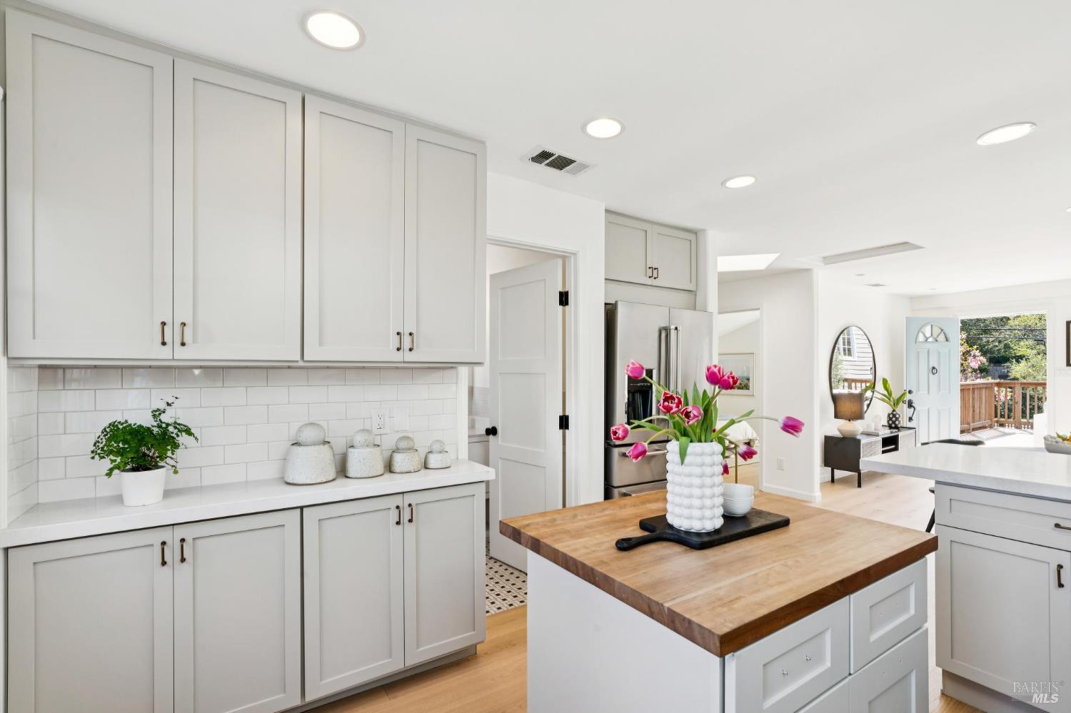 Detail Gallery Image 5 of 28 For 597 Ethel Ave, Mill Valley,  CA 94941 - 3 Beds | 2 Baths