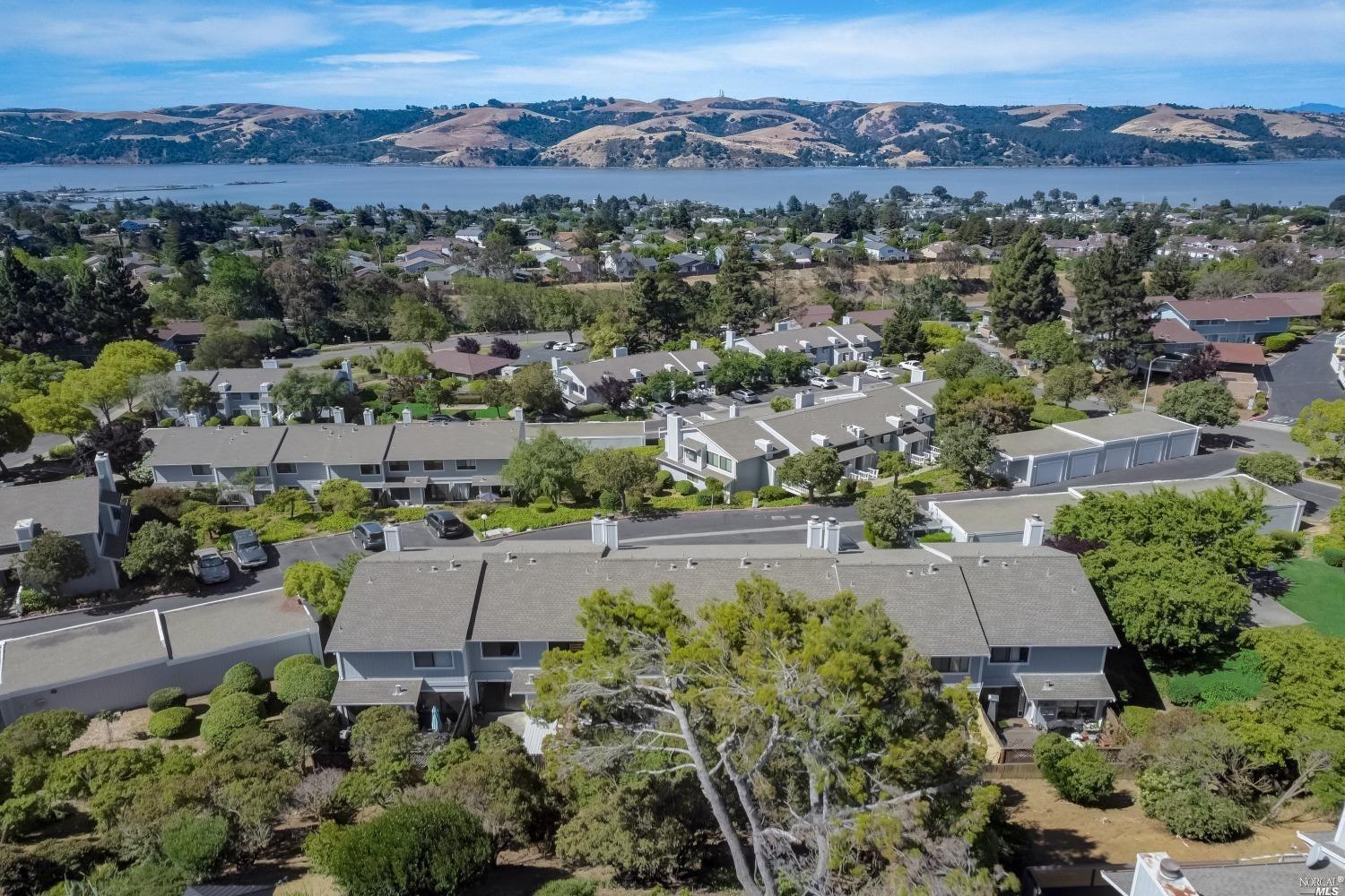 Detail Gallery Image 30 of 31 For 2016 Clearview Cir, Benicia,  CA 94510 - 3 Beds | 2/1 Baths