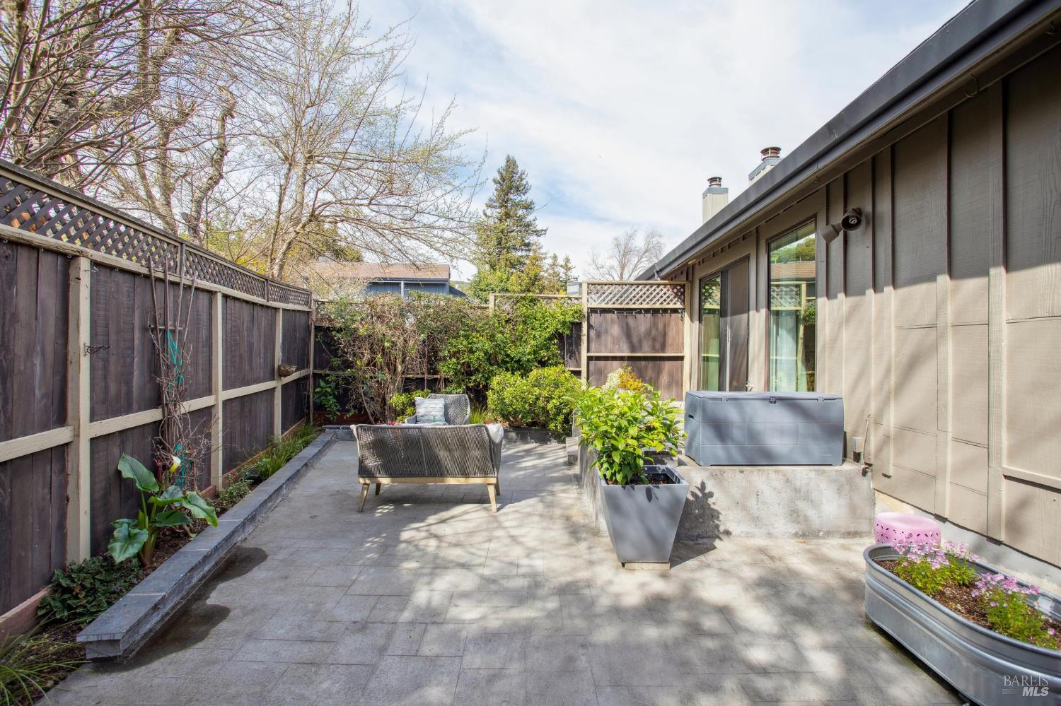 Detail Gallery Image 7 of 33 For 18 Dunlin Ct, San Rafael,  CA 94903 - 2 Beds | 1/1 Baths