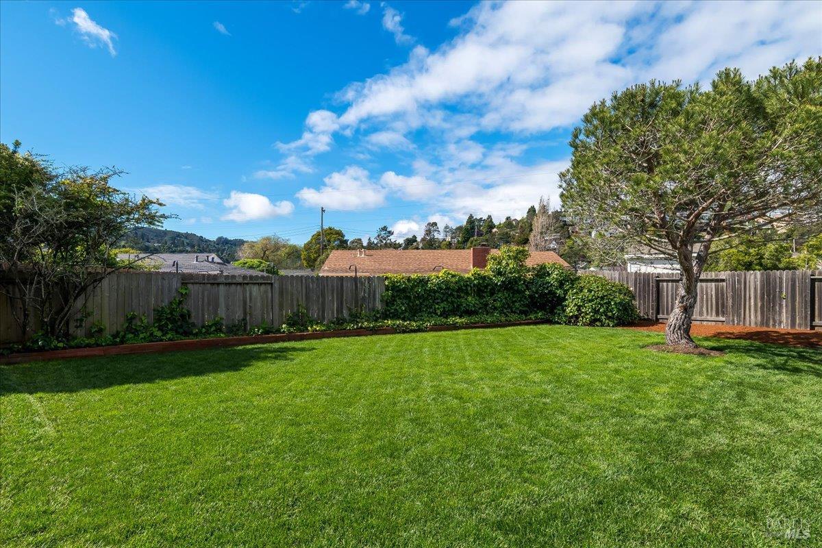 Detail Gallery Image 23 of 26 For 265 Cardinal Rd, Mill Valley,  CA 94941 - 3 Beds | 1 Baths