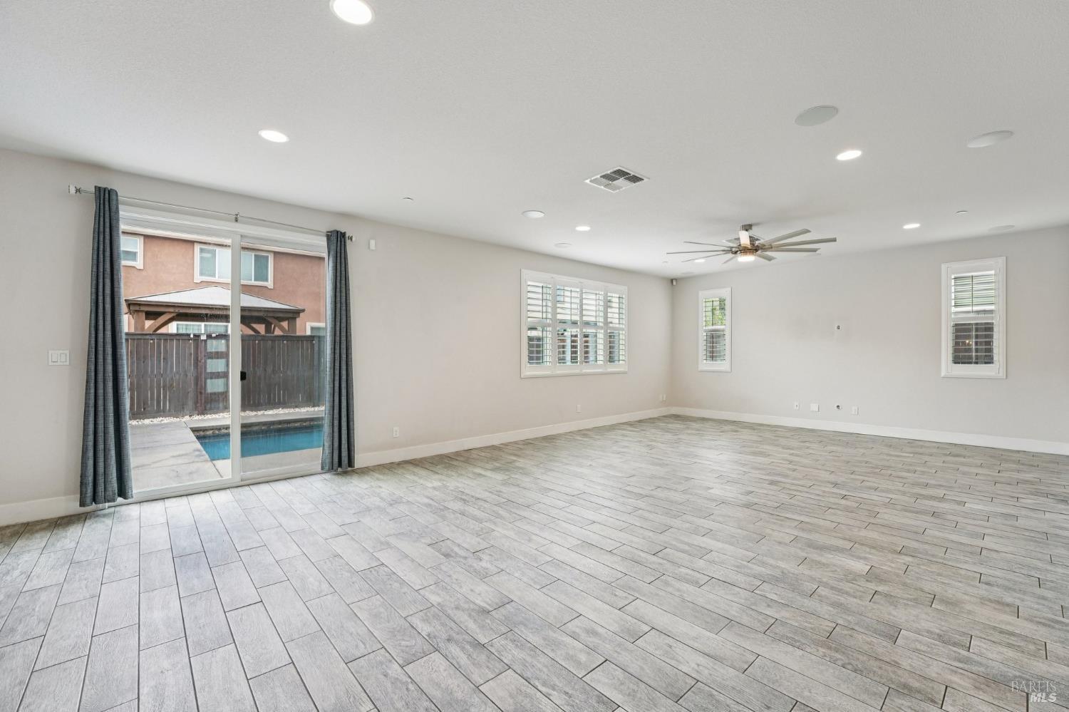 Detail Gallery Image 7 of 61 For 5291 Finkas Ln, Fairfield,  CA 94533 - 4 Beds | 3 Baths