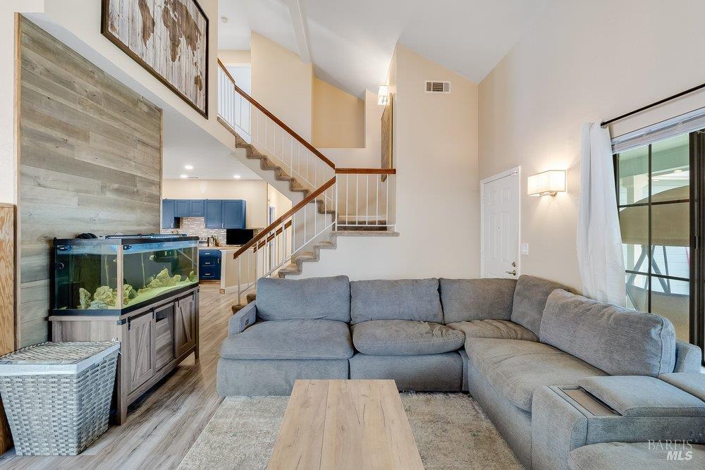 Detail Gallery Image 17 of 88 For 821 Saddle Horn Trl, Vacaville,  CA 95687 - 3 Beds | 3 Baths