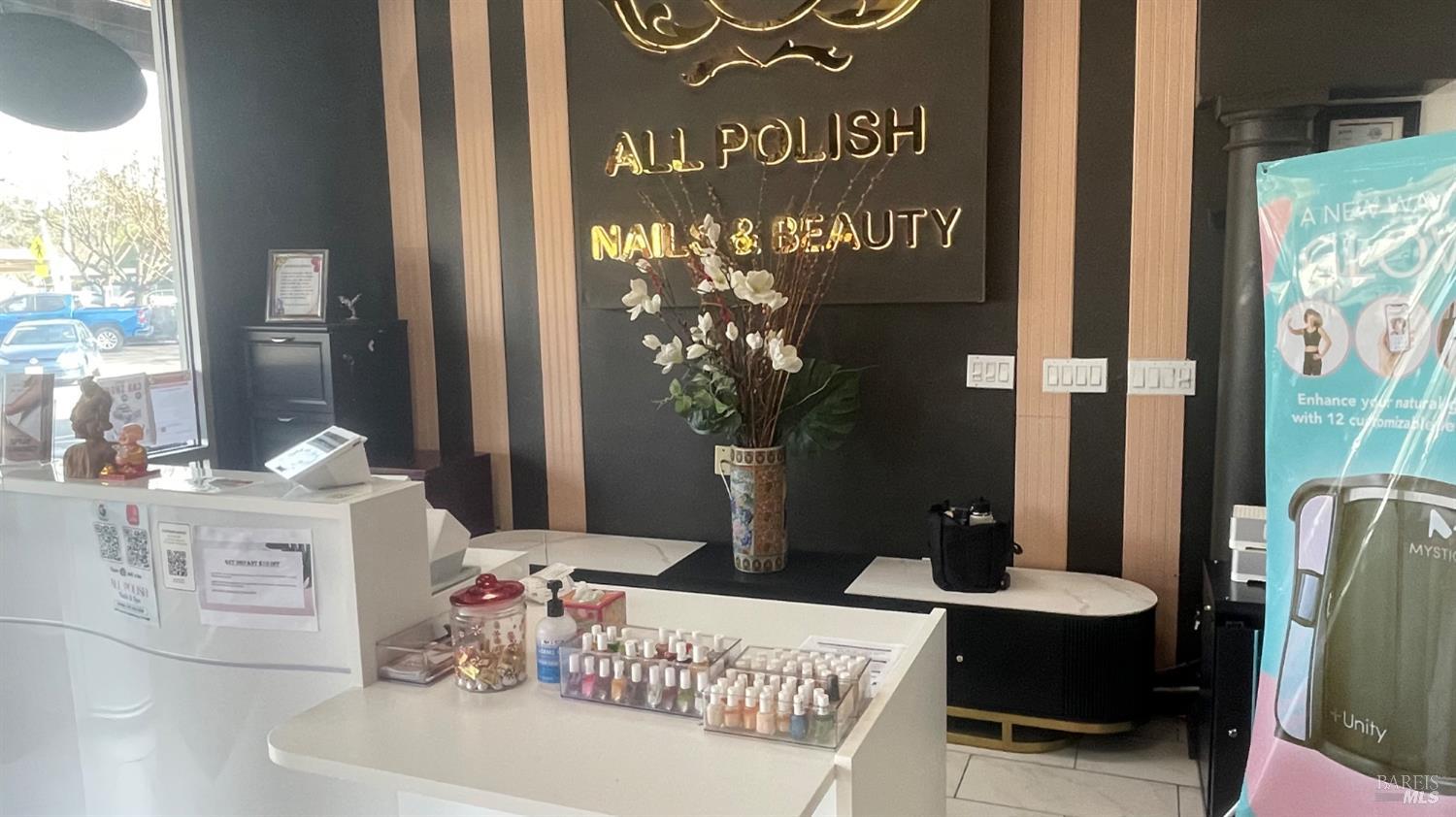 Detail Gallery Image 9 of 25 For 449 Center St, Healdsburg,  CA 95448 - – Beds | – Baths