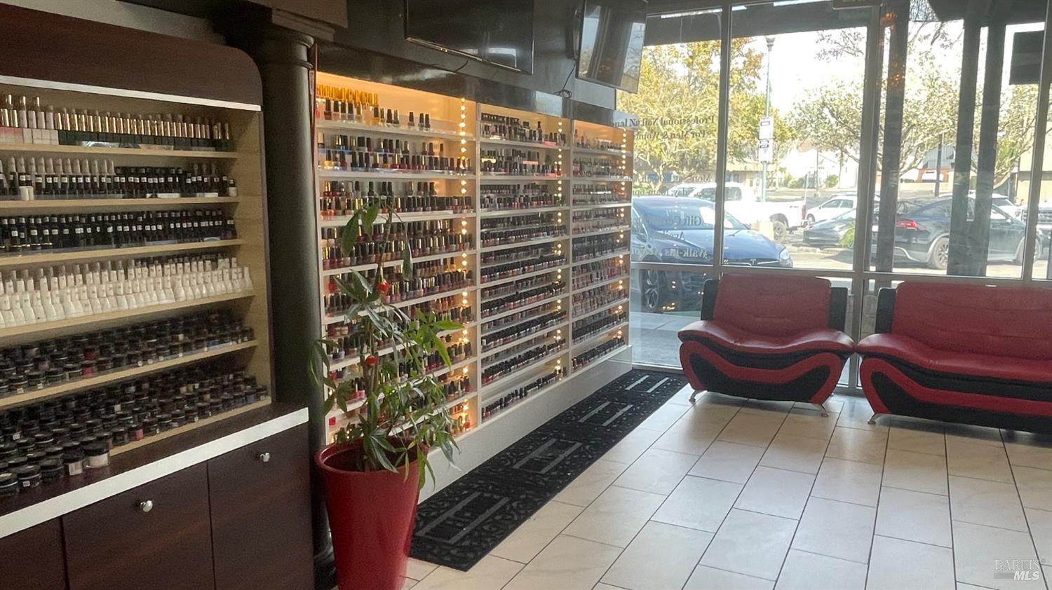 Detail Gallery Image 10 of 25 For 449 Center St, Healdsburg,  CA 95448 - – Beds | – Baths