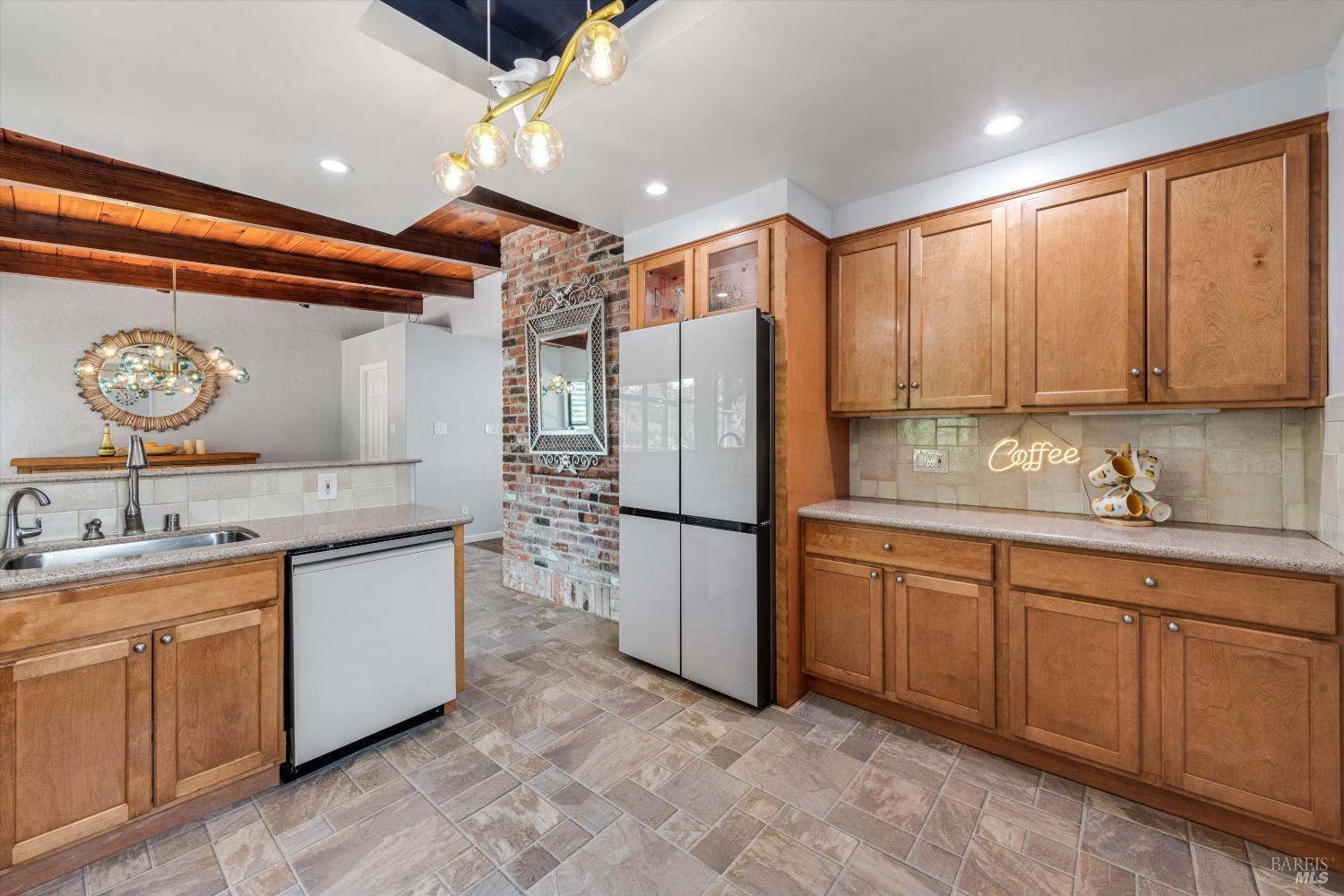 Detail Gallery Image 17 of 37 For 3990 Fairway Ave, Oakland,  CA 94605 - 2 Beds | 2 Baths