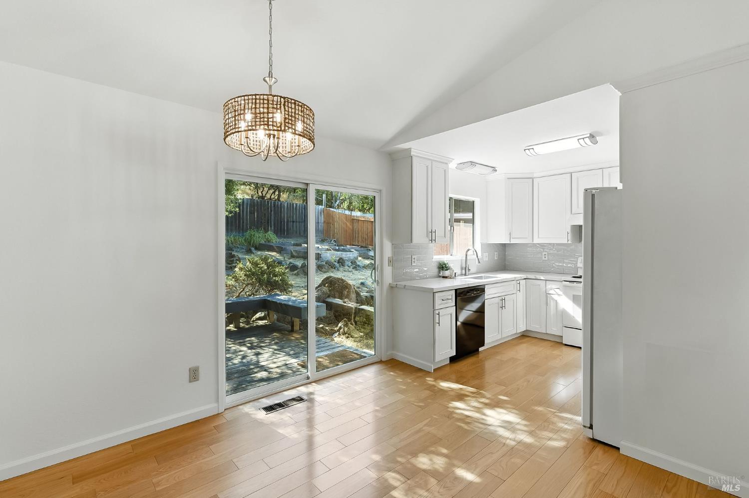 Detail Gallery Image 10 of 37 For 17641 Highland Blvd, Sonoma,  CA 95476 - 3 Beds | 2 Baths